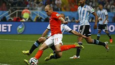 Nizozemský záloník Arjen Robben v nastavení semifinále MS ml proti Argentin...