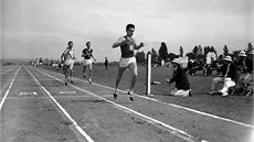 Bhu se Louis Zamperini vnoval i po olympiád. Na snímku z 20. kvtna 1939...