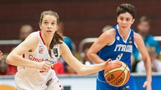 eská mládenická reprezentantka Lenka oukalová v duelu MS s Itálií.