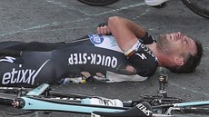 Mark Cavendish po pádu ve spurtu první etapy Tour de France
