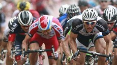 NMECKÝ BÝK. Marcel Kittel (v ele) zatím spurtm na Tour de France dominuje,...