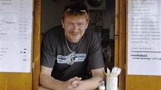 Asi málokdo v semilské Lu�ní ulici tu�í, �e je obsluhuje fará� Jednoty bratrské...