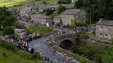 PELOTON. Momentka z 1. etapy Tour de France