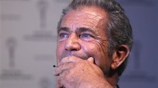 Mel Gibson usedl do kesla k Marku Ebenovi pi natáení speciálního dílu...