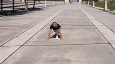 Start! Feidippidés vybíhal z boji�t� na b�ehu mo�e, sou�asný maratonec za�íná...