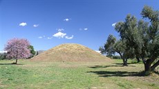 Tumulus s pohbenými tly 192 padlých eckých bojovník