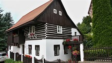 Romantika jako z pohádky. Udr�ovaná chalupa je krásný originál, ale klienti...
