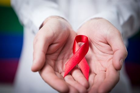ervená stuha, mezinárodní symbol boje proti AIDS.