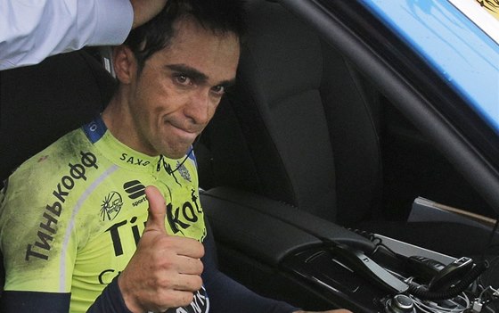 panlský cyklista Alberto Contador vzdal po pádu svou úast ve 101. Tour de