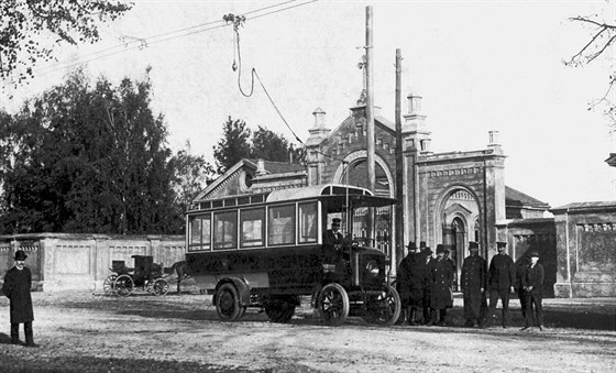 V roce 1907 zaal jezdit první trolejbus na území dnení eské republiky ve...
