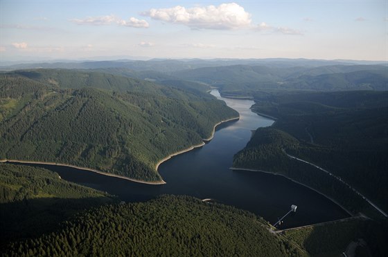 Údolní nádrž Šance zahradila řeku Ostravici v 60. letech minulého století a...