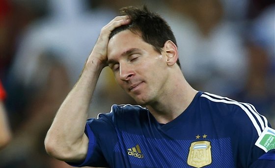 ZLATÝ SEN JE PRY. Argentinec Lionel Messi po prohraném finále. 