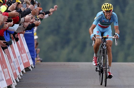 SUVERÉNNÍ VÍTZ. Vincenzo Nibali je kousek od prvního místa v desáté etap Tour