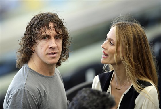 Bývalý kapitán panlské reprezentace Carles Puyol sleduje finále mistrovství...