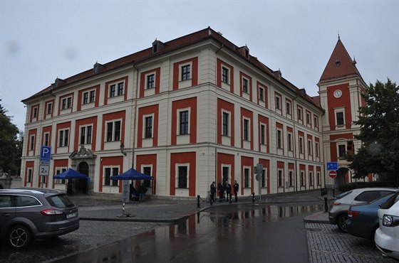 Šlikovský a Lauenburský zámek v Ostrově bude novým sídlem městského úřadu.