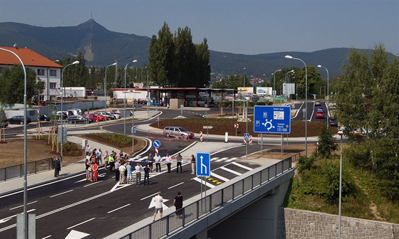 Otevení kruhového objezdu na Ulici eské mládee.