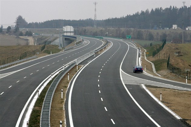 Úsek dálnice D3 z Chotovin do Mezna byl uveden do provozu v roce 2007.