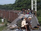 Uprchlíci ze Stední Ameriky na vlaku, který smuje k hranici USA  (12. ervna...
