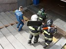 lenové záchranného systému vstupují do moskevského metra, kde se stala nehoda...