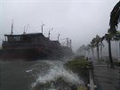 Velké vlny zpsobené tajfunem Rammasun ve mst Chaj Kchou na ostrov Chaj Nan...