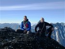 Únava a spokojenost. Tomá Bardas a Josef Novotný na vrcholu Ulamertorsuaq