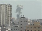Výbuchy a kou nad mstem Gaza (15. ervence 2014)