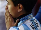 SMUTEK VE TVÁI. Malý fanouek v dresu argentinské hvzdy Messiho trne v...