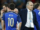 NEZVLÁDLI JSME TO. Lionela Messiho chlácholí po prohraném finále argentinský