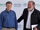 Dva nejbohatí mui svta Bill Gates a Carlos Slim Helú (vpravo) v únoru 2013 v...