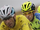 RIVALOVÉ. Vincenzo Nibali (vlevo) a Alberto Contador v esté etap Tour de...