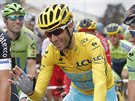 Italský cyklista Vincenzo Nibali ve lutém trikotu na startu 8. etapy Tour de...