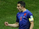 KONEN! Nizozemský útoník Robin van Persie slaví svj vbec první gól ve