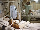 Zranný Palestinec leí ve zdravotním centru Al Hussein v Ammánu poté, co byl...