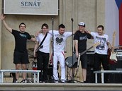 Kulturní léto v Senátu zahájila pop-rocková skupina Natřije z Chlumce nad...