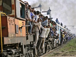 OBSAZENO. Indické eleznice si na nedostatek cestujících stovat rozhodn...
