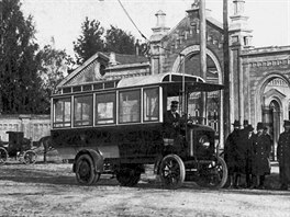 V roce 1907 zaal jezdit prvn trolejbus na zem dnen esk republiky ve...