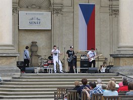 Kulturn lto v Sentu zahjila pop-rockov skupina Natije z Chlumce nad...