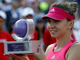 Simona Halepov po triumfu na turnaji v Bukureti. 