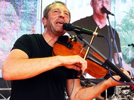 Šlapajícím hrála do rytmu kapela Čechomor (11. července 2014).