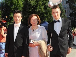 Livia Klausová se synem Janem a vnukem Vojtchem (synem Václava Klause ml.) na...