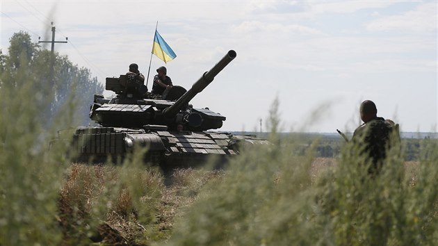 Ukrajinsk tank asi 60 kilometr od Doncku (11. ervence 2014)