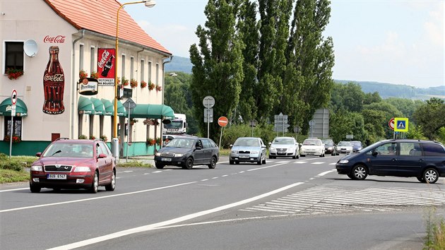 Nebezpenou kiovatku v Pestanov nahrad kruhov objezd.