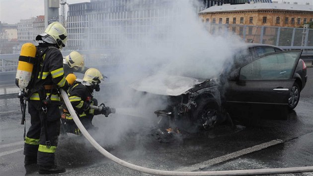 Por osobnho auta uzavel zhruba na hodinu st prask magistrly (17.7.2014)