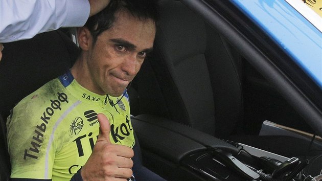 panlsk cyklista Alberto Contador vzdal po pdu svou ast ve 101. Tour de France.