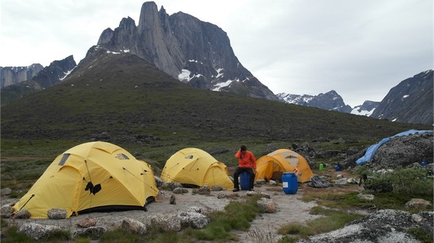 Zkladn tbor pod patm Ulamertorsuaq