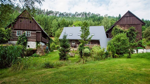 V sou�asnosti slou�í mlýn jako obytný d�m rodiny Bredlerových a je v n�m pouze...