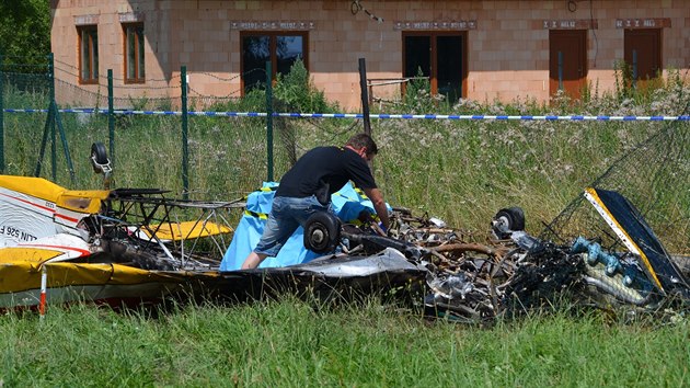 Za smrt při soutěži v Kroměříži může chyba pilota, zjistili inspektoři -  iDNES.cz