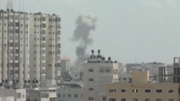 Vbuchy a kou nad mstem Gaza (15. ervence 2014)
