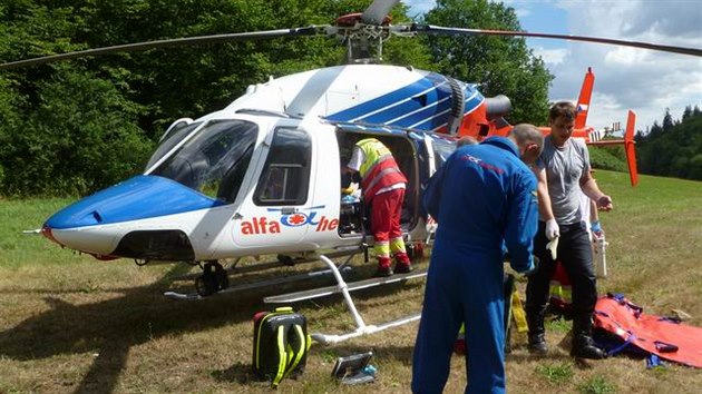 Zraněný muž byl letecky transportován do brněnské nemocnice.