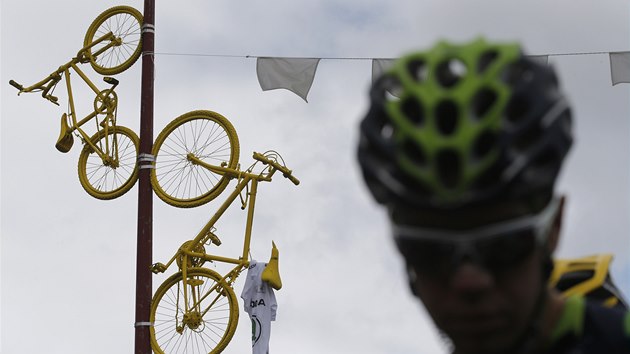 CYKLISTICK DEKORACE. Kolorit devt etapy Tour de France. 